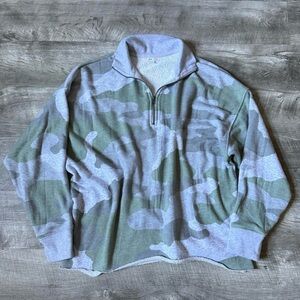 Aerie Women's Green and Gray Camouflage Hoodie